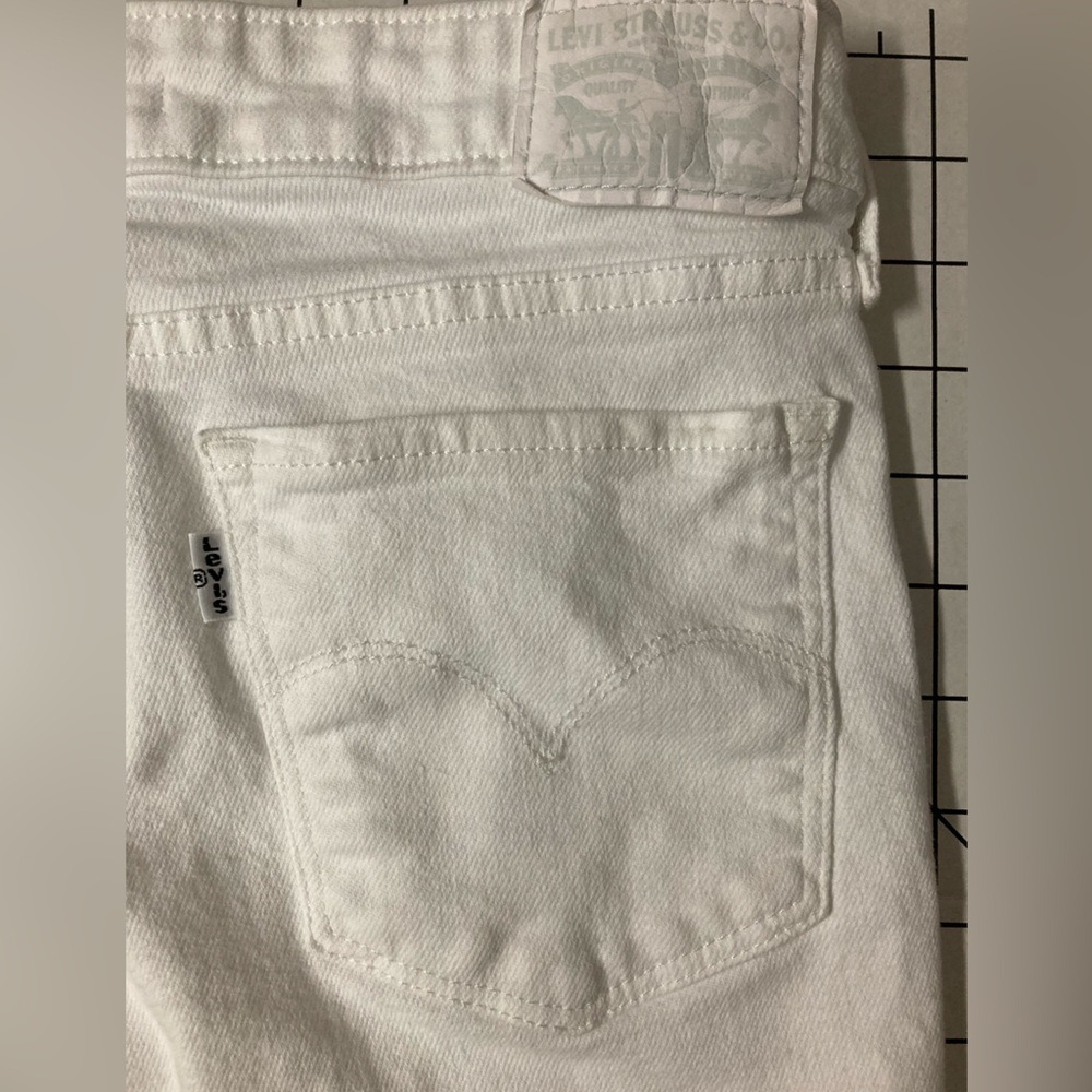 Levi’s Women’s Size 28W/30L White 711‎ Skinny Jeans